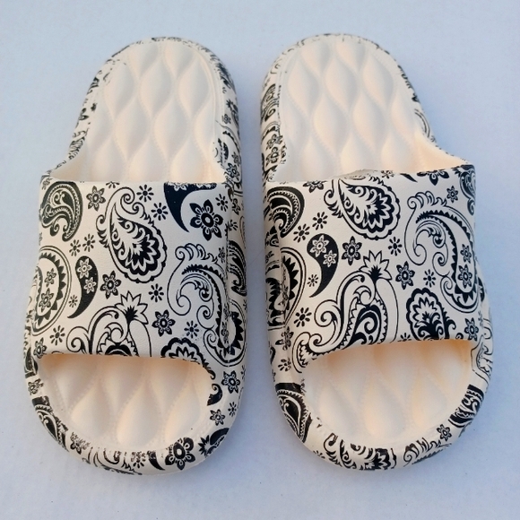NWOT Paisley Pattern Casual Non-slip Cloud Sleepers/ Slides 38-39 - Picture 1 of 13